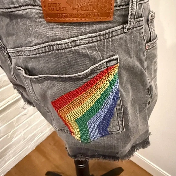 Lucky Brand Gray Jean Shorts with Pink Floyd and Rainbow Accents - Picture 7 of 7